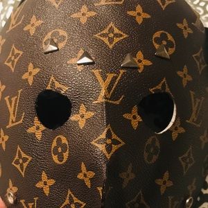 Meet your Posher, Christian